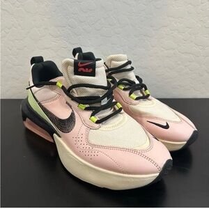 Nikes size 11.5 women's athletic active running sneaker lace comfort support